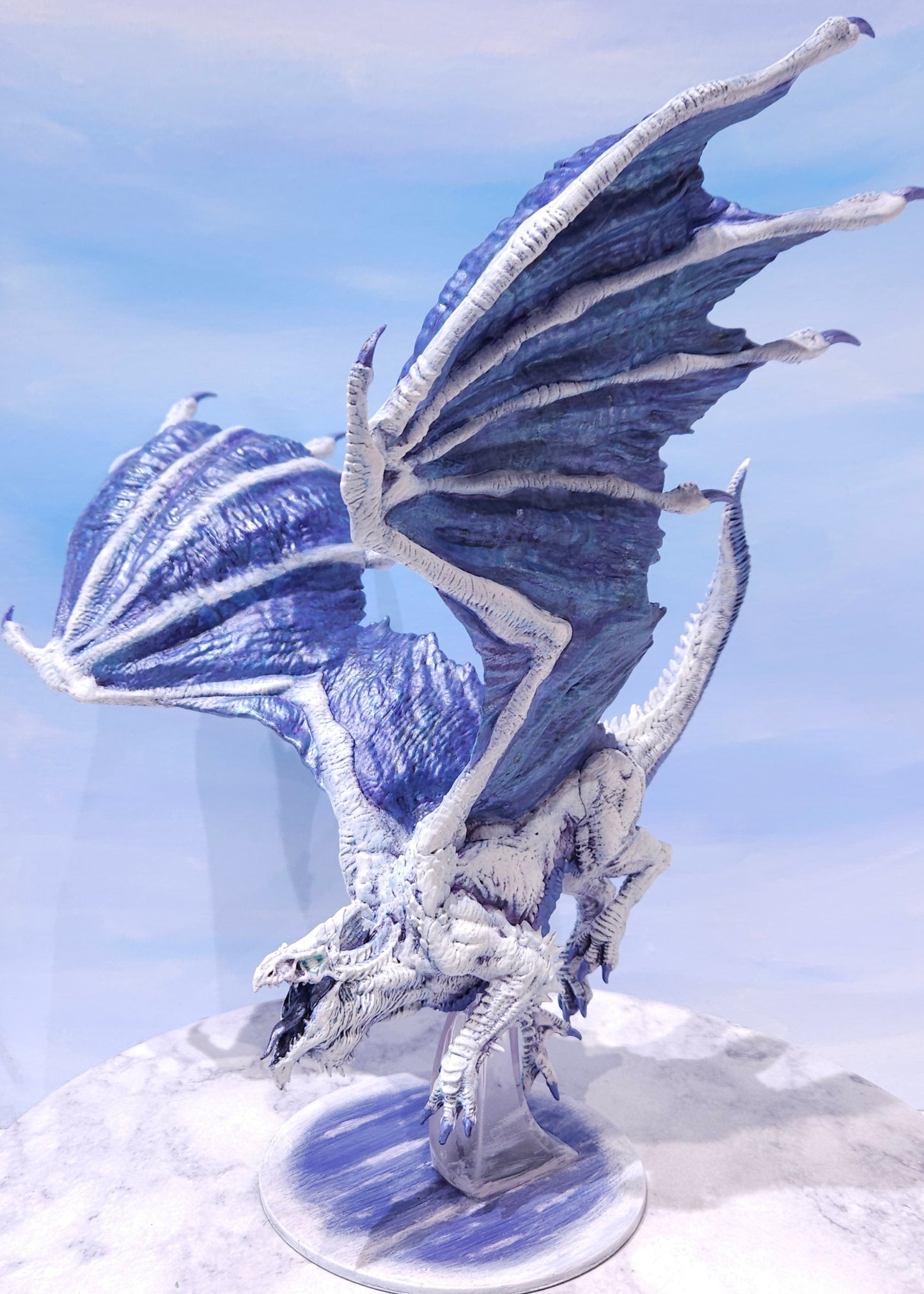 Adult White Dragon Painted Miniature (D&D) |- Rose and Shadow